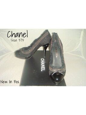 Chanel Black Tweedy Interlocking CC Logo Platform Pumps Size 37.5 New In Box